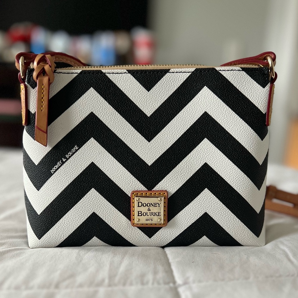*NWOT* Dooney & Bourke Chevron Crossbody Pouchette